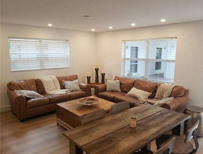 Foto del edificio - Charming Newly Renovated 1-Bedroom Bungalo...