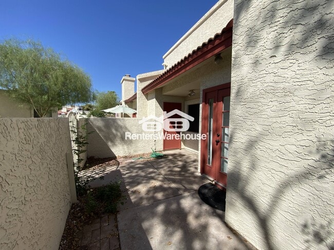 Building Photo - 633 W Southern Ave