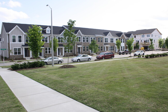 Building Photo - 7803 Flatrock Park Dr