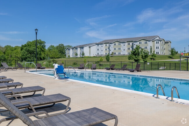 Salt Water Swimming Pool - Oakwood Hills Apartments