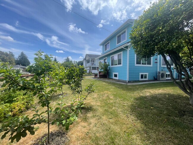 Foto del edificio - Beautiful Craftsman 5 bed + Office / 3 bat...