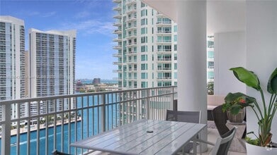 Building Photo - 801 Brickell Key Blvd