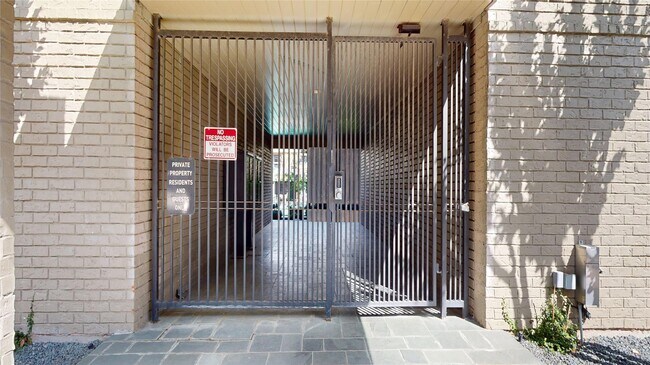 Foto del edificio - 1410 Hyde Park Blvd