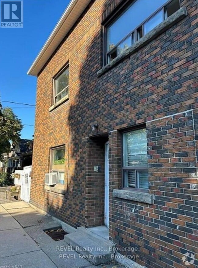 Building Photo - 45-45 Louisa St