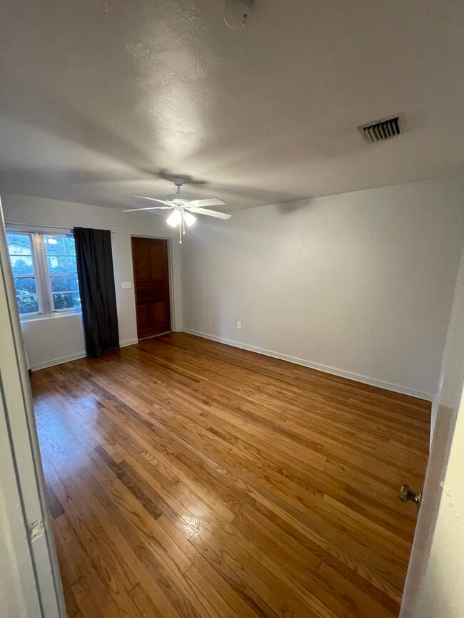 Building Photo - 716 S Mills Ave