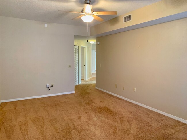 Building Photo - 17111-111 Harbour Vista Cir