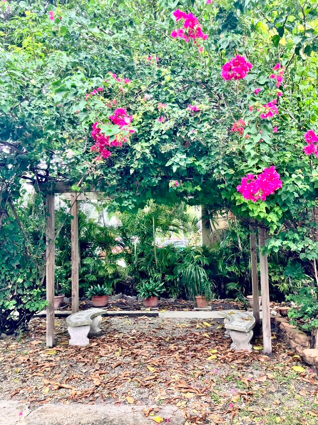 Foto principal - 2538 SW 11th St