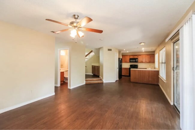 Foto del edificio - 2119 Cold Springs Dr