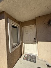 Building Photo - 6800 Vista Del Norte Dr NE