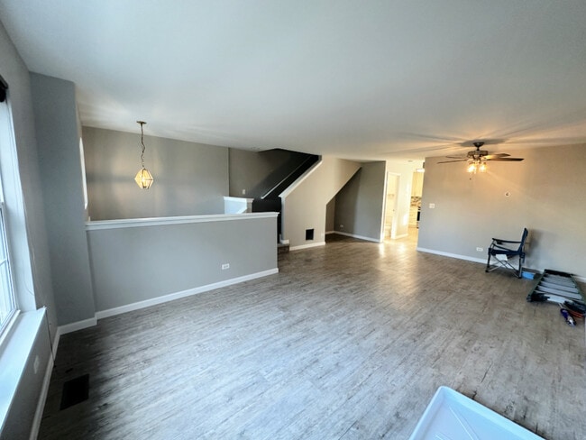 Foto del edificio - 924 Clover Ln