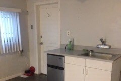 Kitchenette - 1470 E Lexington Ave