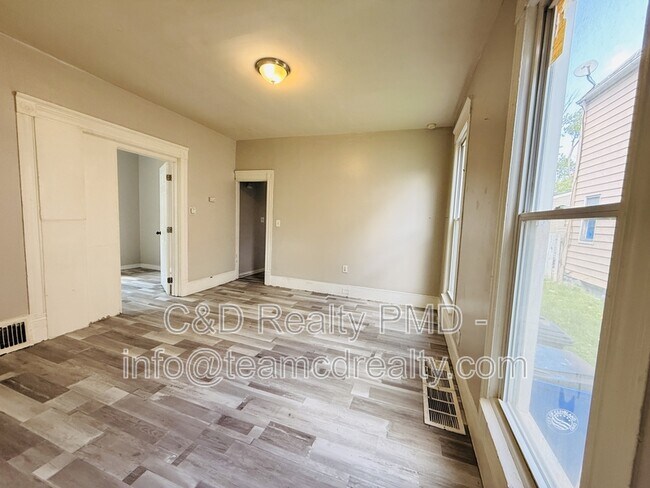 Building Photo - 3838 Marvin Ave
