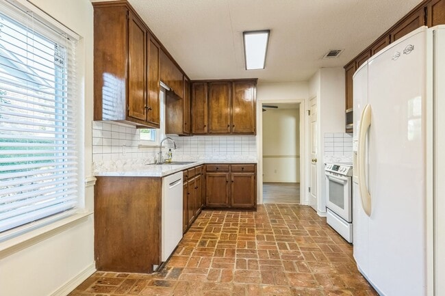 Building Photo - 3 Bedroom Single Family Home in Mobile