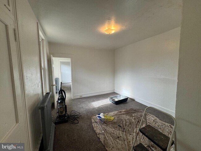 Building Photo - 261 N York St