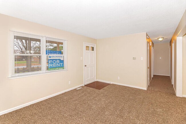 Building Photo - 4 bed 2 bath ranch home!