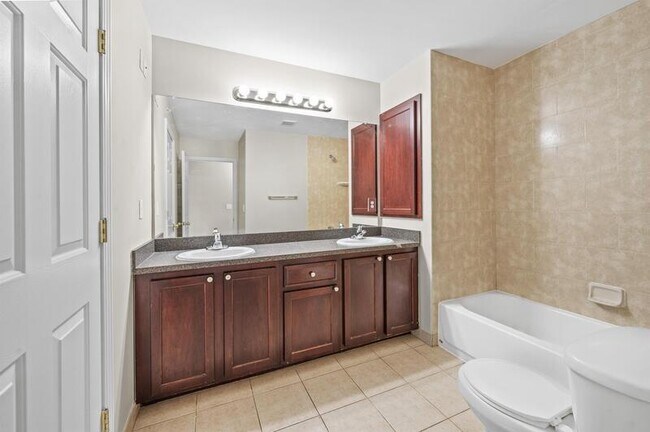 Foto del edificio - 14168 Lakeside Blvd.
