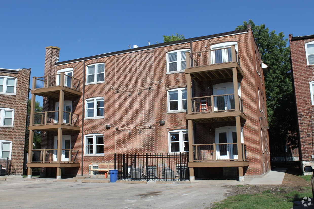 Building Photo - 745 Interdrive