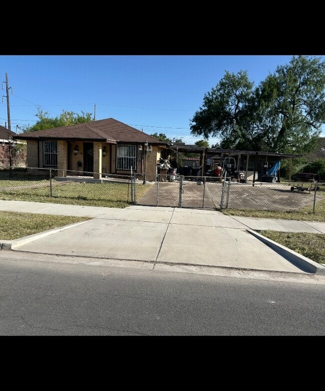 Building Photo - 2405 Helena Ave
