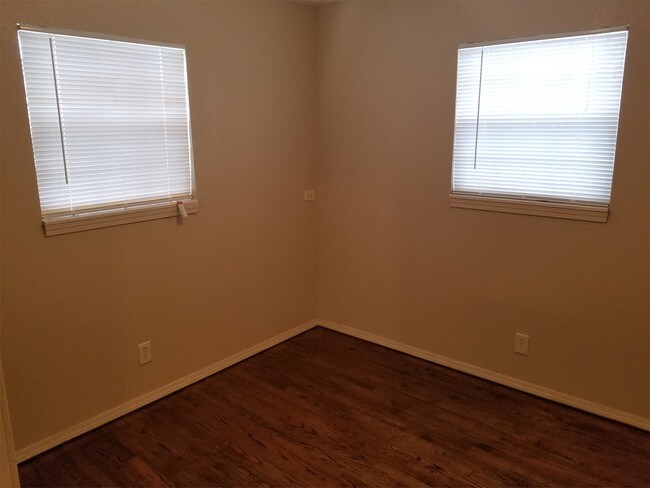 Building Photo - 4601 S Shallow Brook Dr