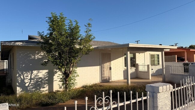 Foto del edificio - 3622 W Sunland Ave