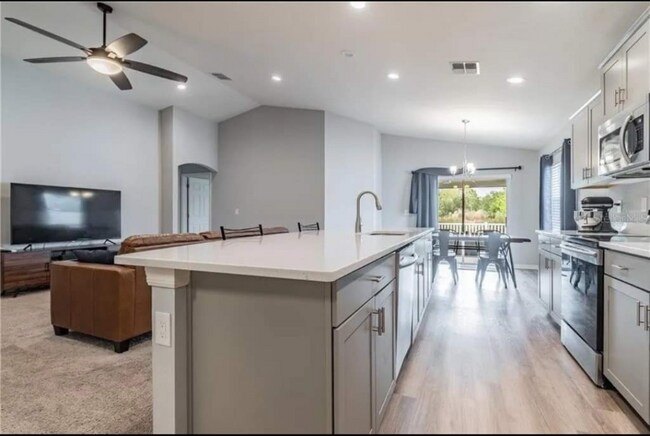 Foto del edificio - 6945 Gideon Cir