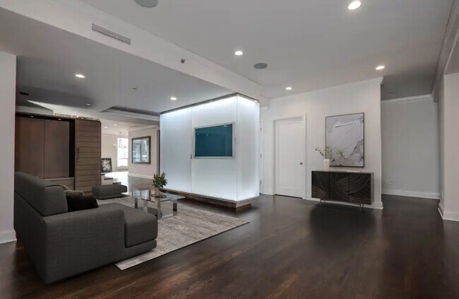 Foto del edificio - 270 E Pearson St