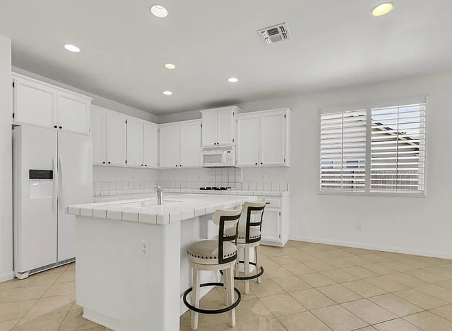 Building Photo - 5856 Amnest Way
