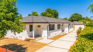 Building Photo - 7514 Woodley Ave
