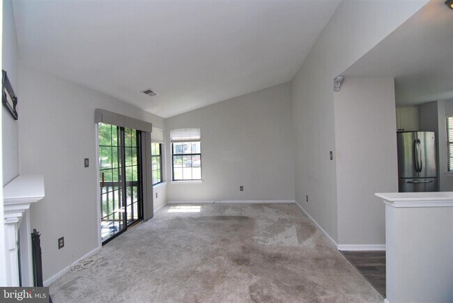 Building Photo - 102 Basswood Ct