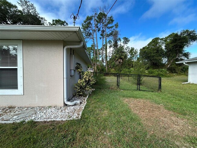 Building Photo - 5479 Gannaway St