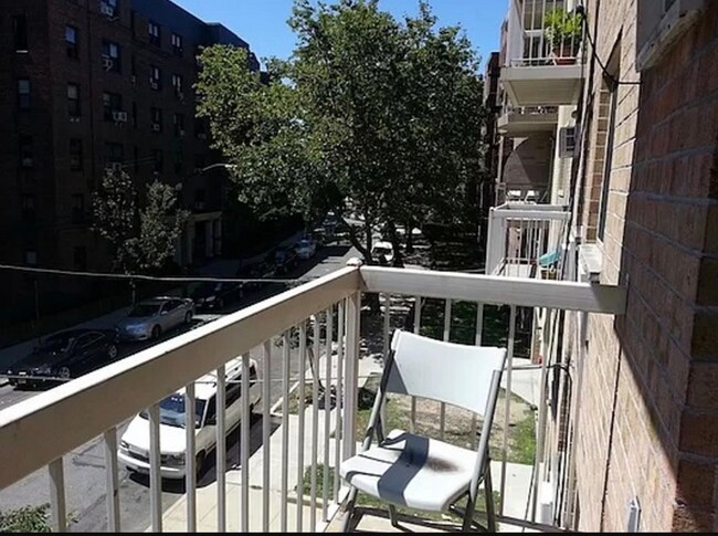 Foto del edificio - 141-35 Pershing Crescent