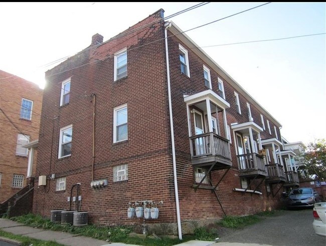 Building Photo - 501 Jackson Ave