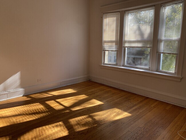 Foto del edificio - 1548 W Highland Ave