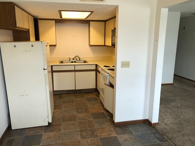 Baño - 615 N Washington St