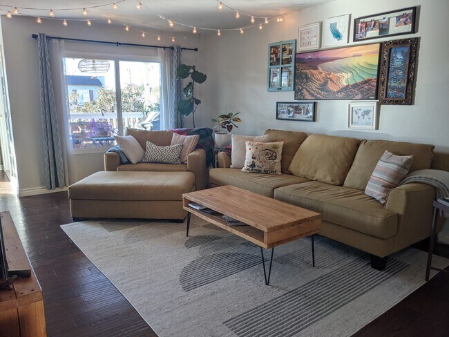 Foto del edificio - 4751 Bancroft St