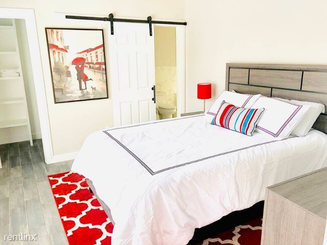 Building Photo - 2 br, 2 bath Apartment - 2615 ARBOR STREET