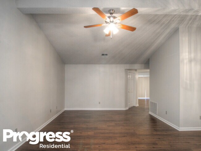 Foto del edificio - 4327 Jeremys Landing Dr N