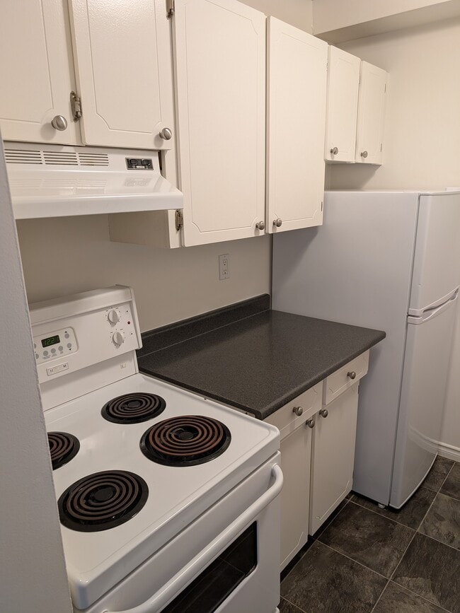 Building Photo - 575 Marifield Ave