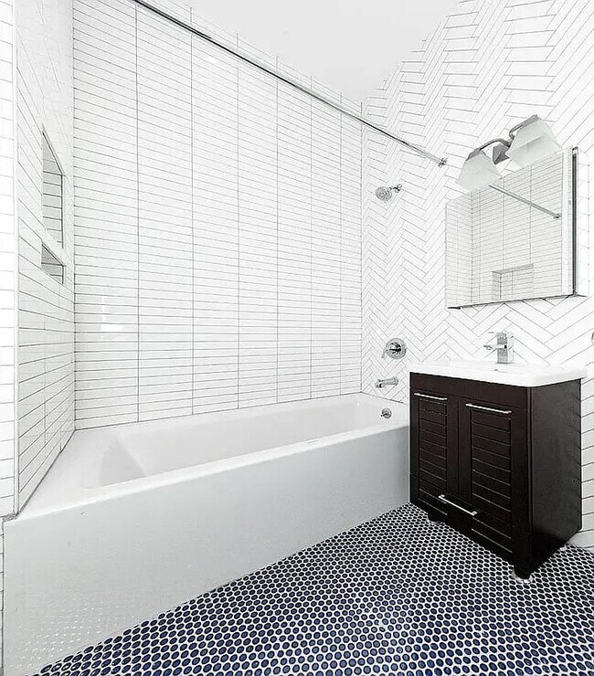 Building Photo - 223 Mott St