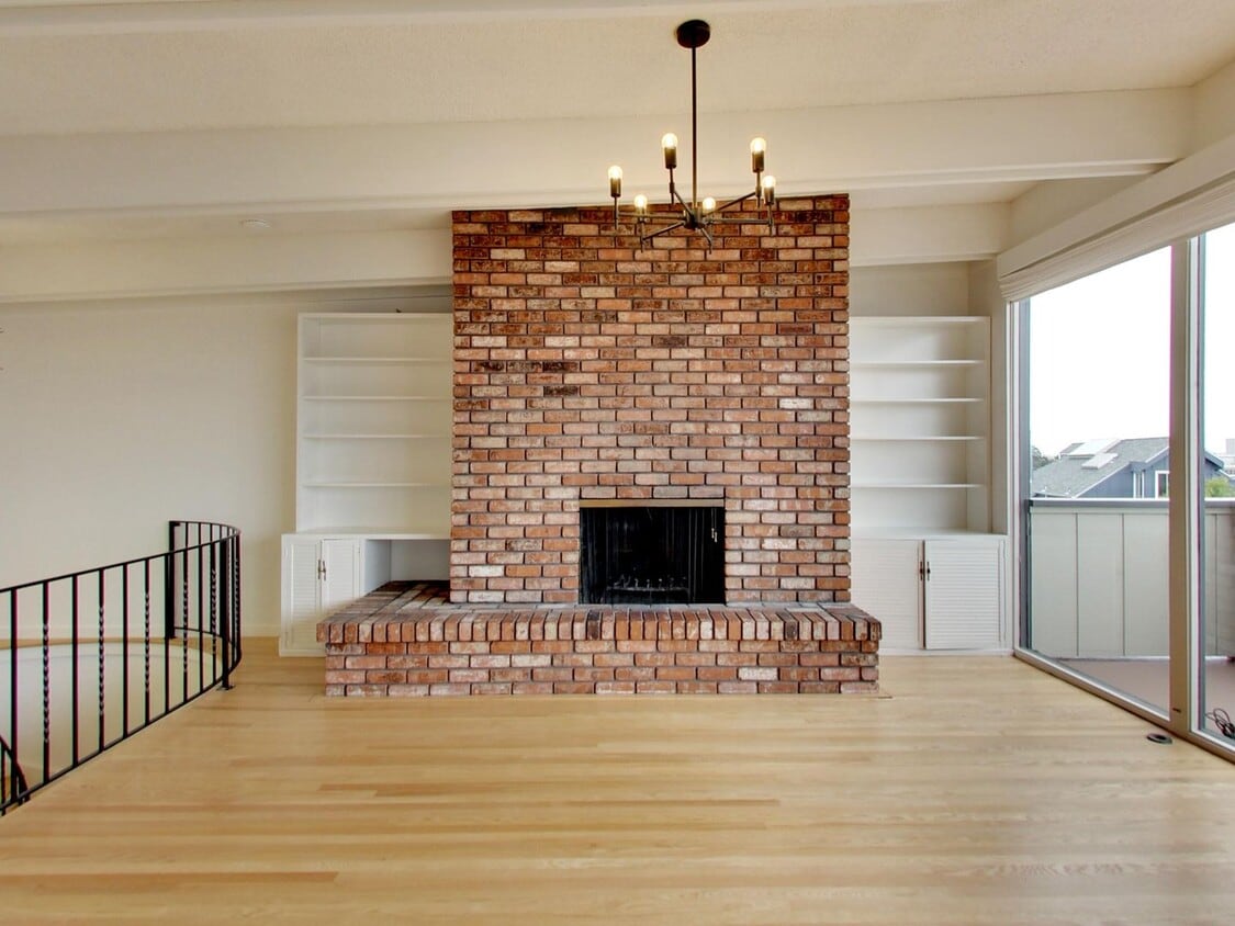 Primary Photo - 4BR Home with Jaw-Dropping Views, Garage, ...