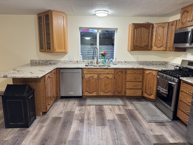 Building Photo - 422 E 200 N