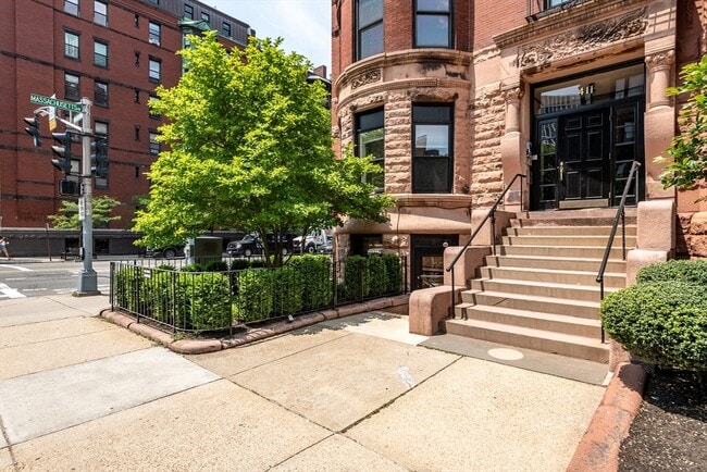 Building Photo - 411 Marlborough St