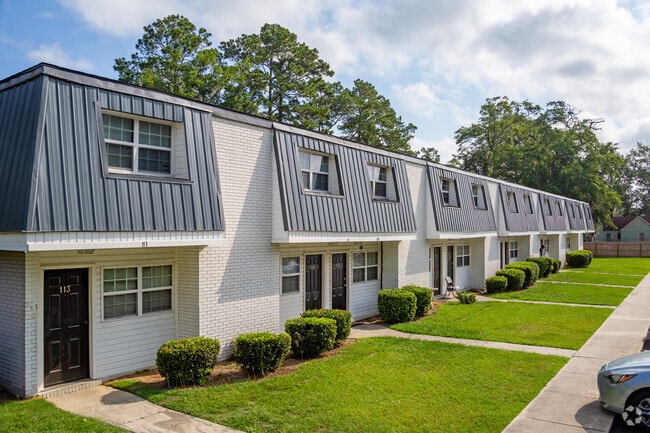 Walkway - Amelia West Townhomes