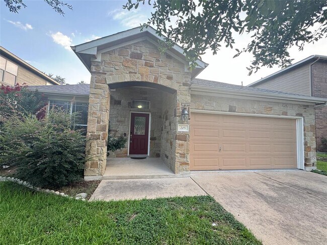 Foto del edificio - 205 Saddle Ridge Dr