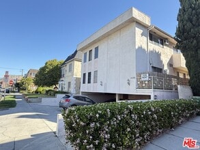 Building Photo - 1438 S Canfield Ave