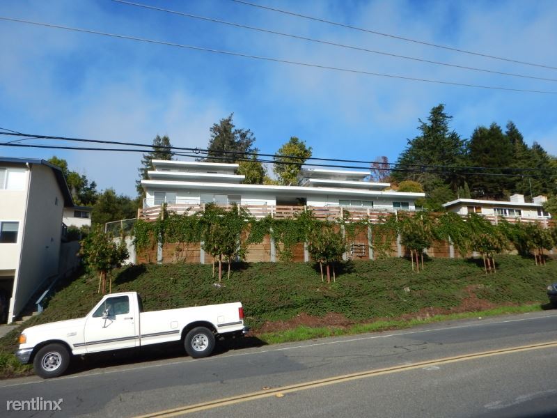 Primary Photo - 105 Belvedere Dr