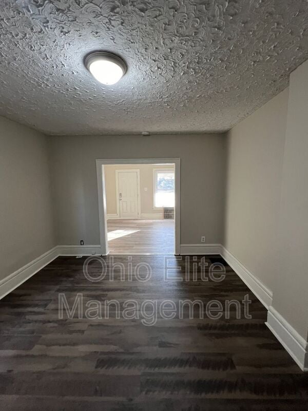 Foto del edificio - 810 Reinhard Ave