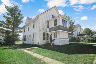 Building Photo - 123 W Waupansie St