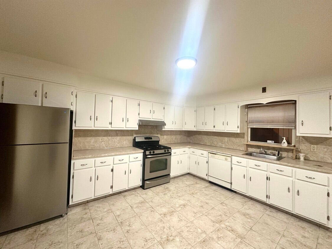 54 Johnston Ave Unit 1, Kearny, NJ 07032 Condo for Rent in Kearny, NJ