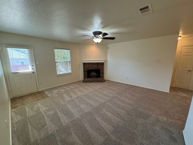 Foto del edificio - 5729 Mirror Ridge Dr